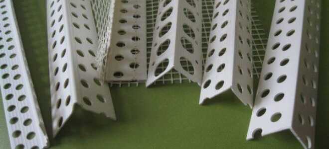 Как сделать ровные углы шпаклевкой с помощью малярных уголков