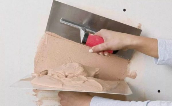 Оштукатуривание стен известковым раствором