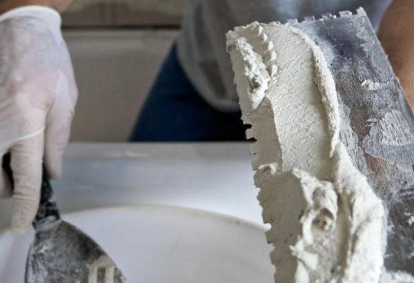 Нанесение гипсовой штукатурки