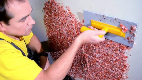 Допускается нанесение шелковой штукатурки на акриловую краску