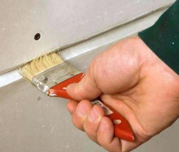 Грунтование стыков гипсокартонных листов