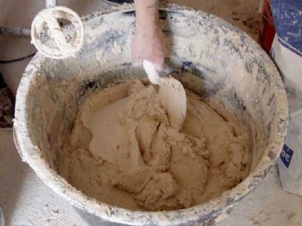 Приготовление штукатурного раствора на глиняной основе