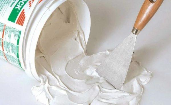 Нельзя выбрасывать остатки шпаклевки в унитаз