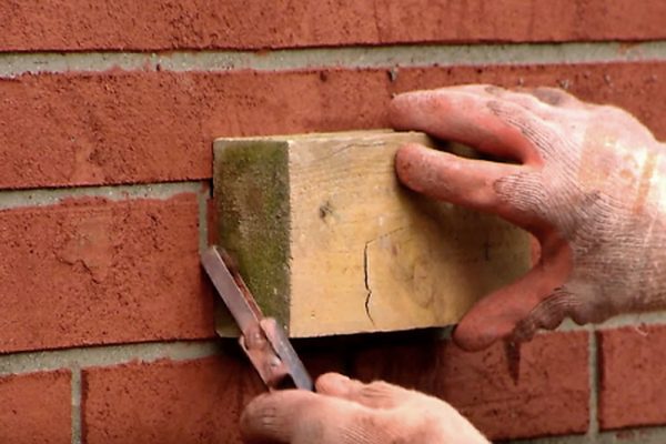 Создание фактуры под кирпич с помощью скребка