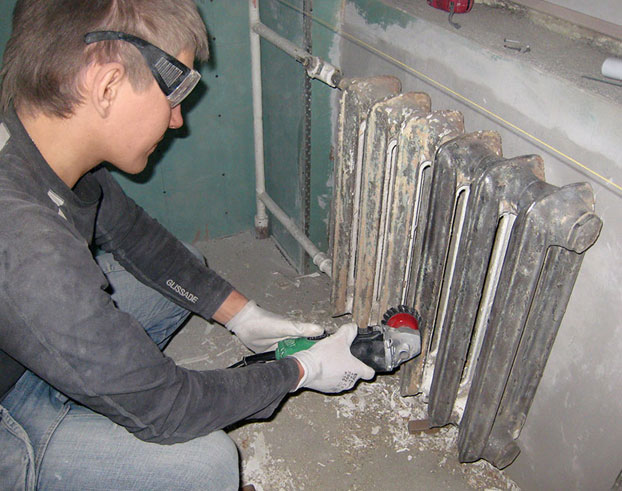 Зачистка старой краски болгаркой с корд-щеткой