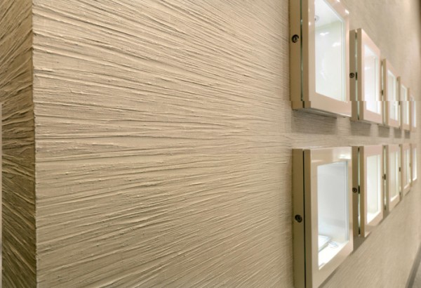 Фото стены, отделанной фактурной краской