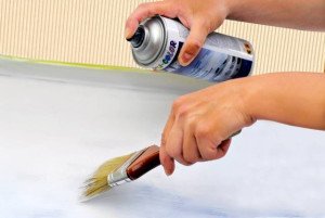 Покраска подоконника краской из аэрозольного баллончика