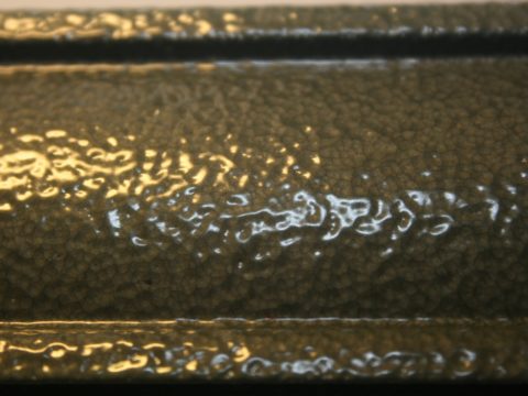 Внешний вид металла, окрашенного молотковой краской